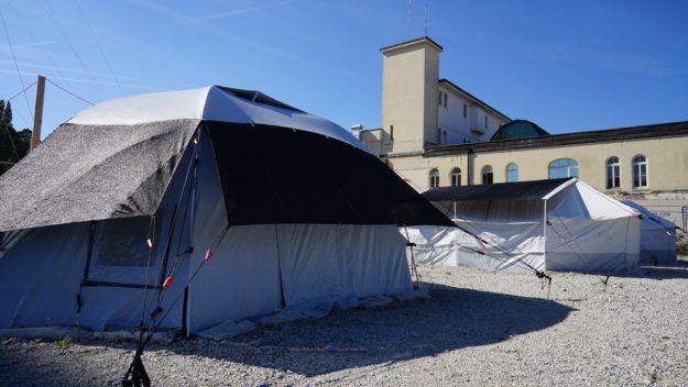 Humanitarian_tents_c_Andre_Ullal