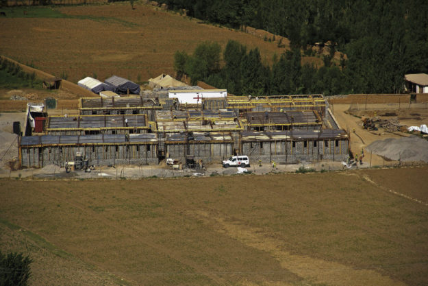 Faizabad, centre de réhabilitation physique. Centre construit par le CICR. Vue de l\'ouest.
Faizabad, physical rehabilitation centre. Centre built by the ICRC. View from the west.