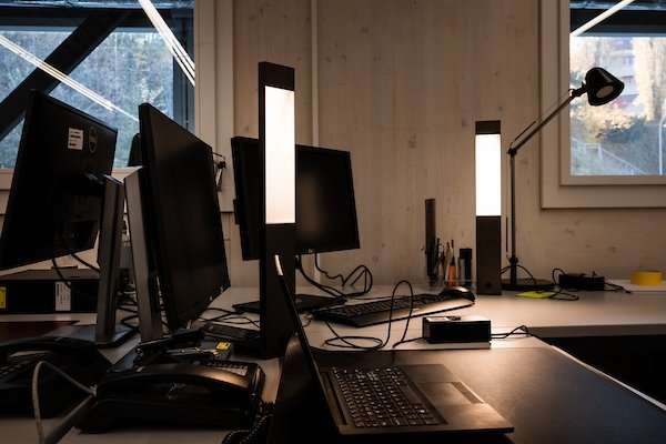 Les lampes de bureau créent un environnement lumineux adapté au besoin des utilisateurs